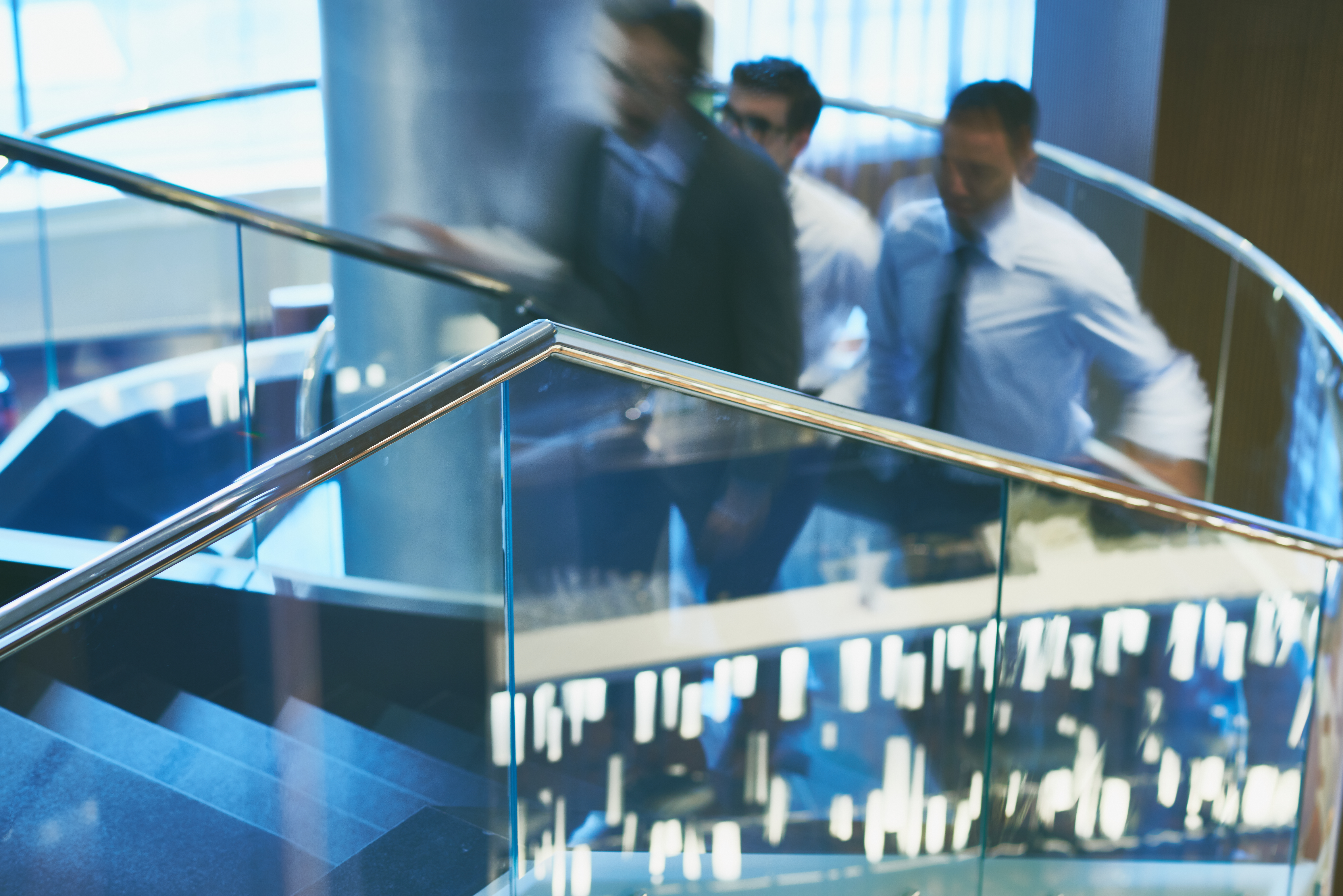 Colaborador gerenciando seu próprio tempo de trabalho promovendo a saúde mental