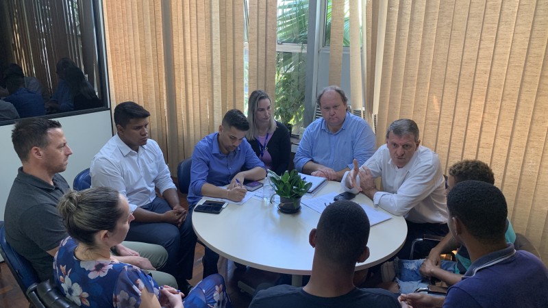 Colaborador planejando aposentadoria com um plano de previdência