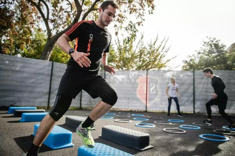 Chá de cravo da Índia para dores musculares e de articulação