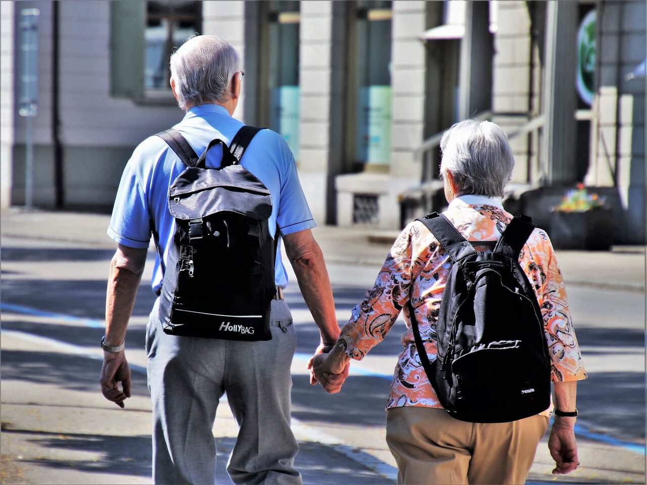 Exercícios físicos adequados para idosos solitários