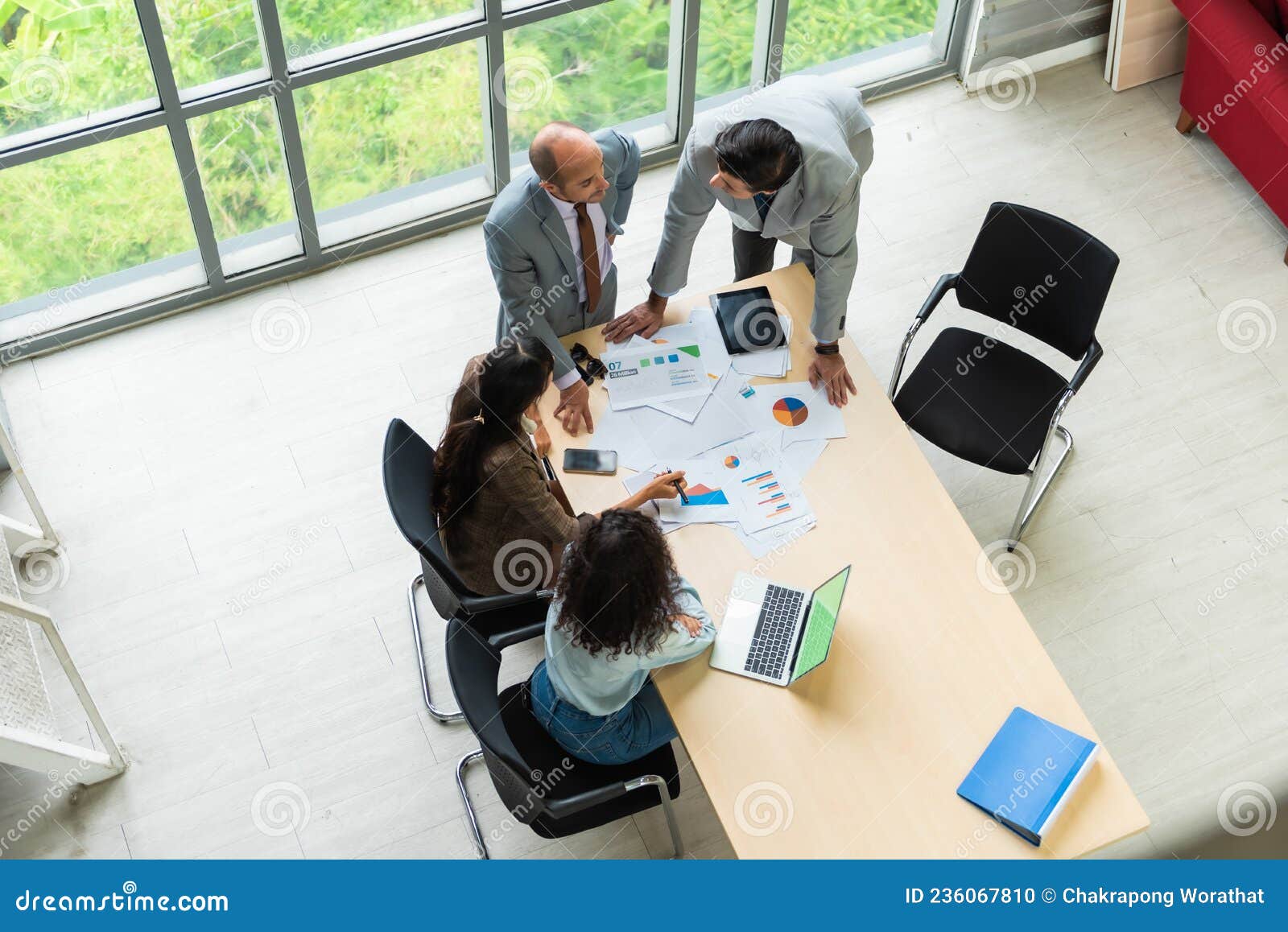 Implementando melhorias nos processos financeiros da empresa