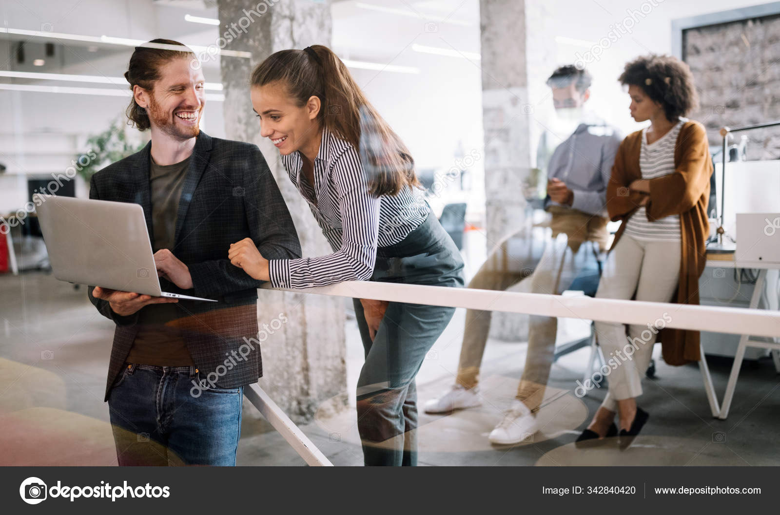 Imagem representando pesquisa de mercado e benchmarking