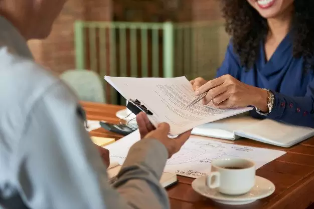 consulting-with-lawyer_1098-19616-1 consulting-with-lawyer_1098-19616-1